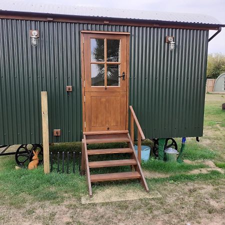 Glamping In Wiltshire In Our Luxury Shepherds Hut ชิปเพแนม ภายนอก รูปภาพ