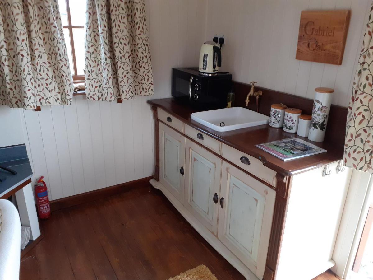 Glamping In Wiltshire In Our Luxury Shepherds Hut ชิปเพแนม ภายนอก รูปภาพ