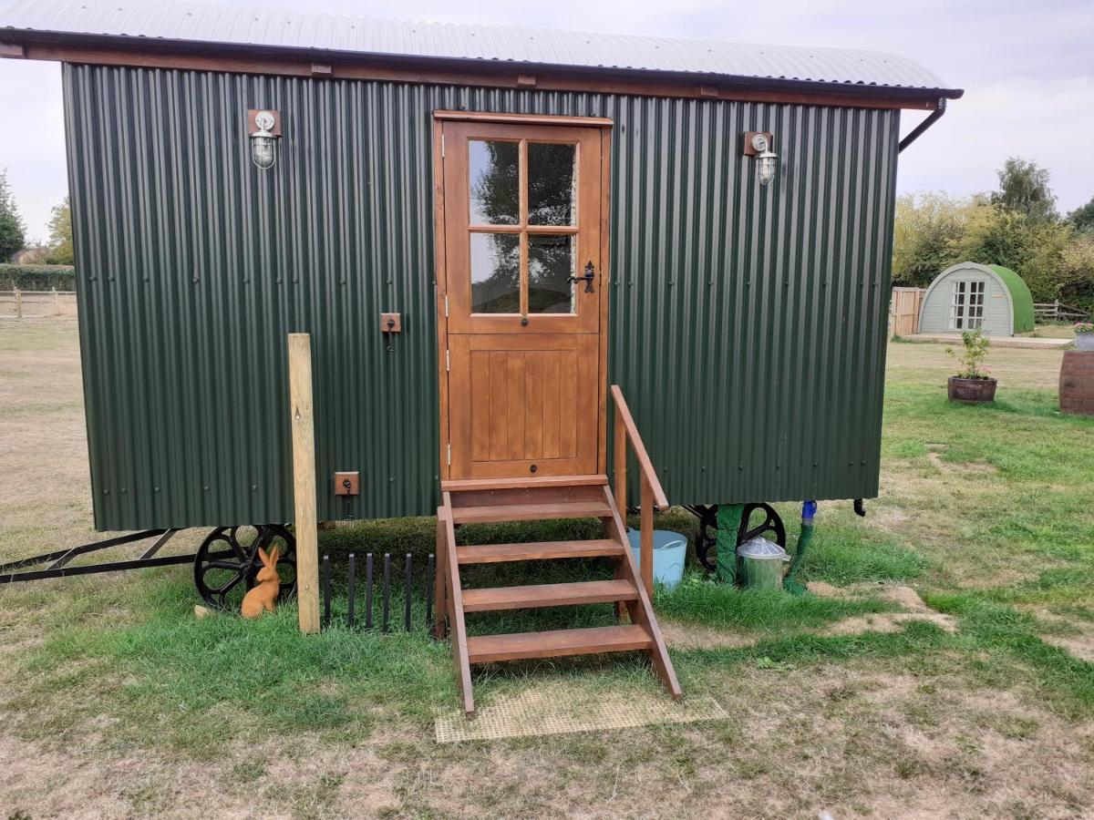 Glamping In Wiltshire In Our Luxury Shepherds Hut ชิปเพแนม ภายนอก รูปภาพ