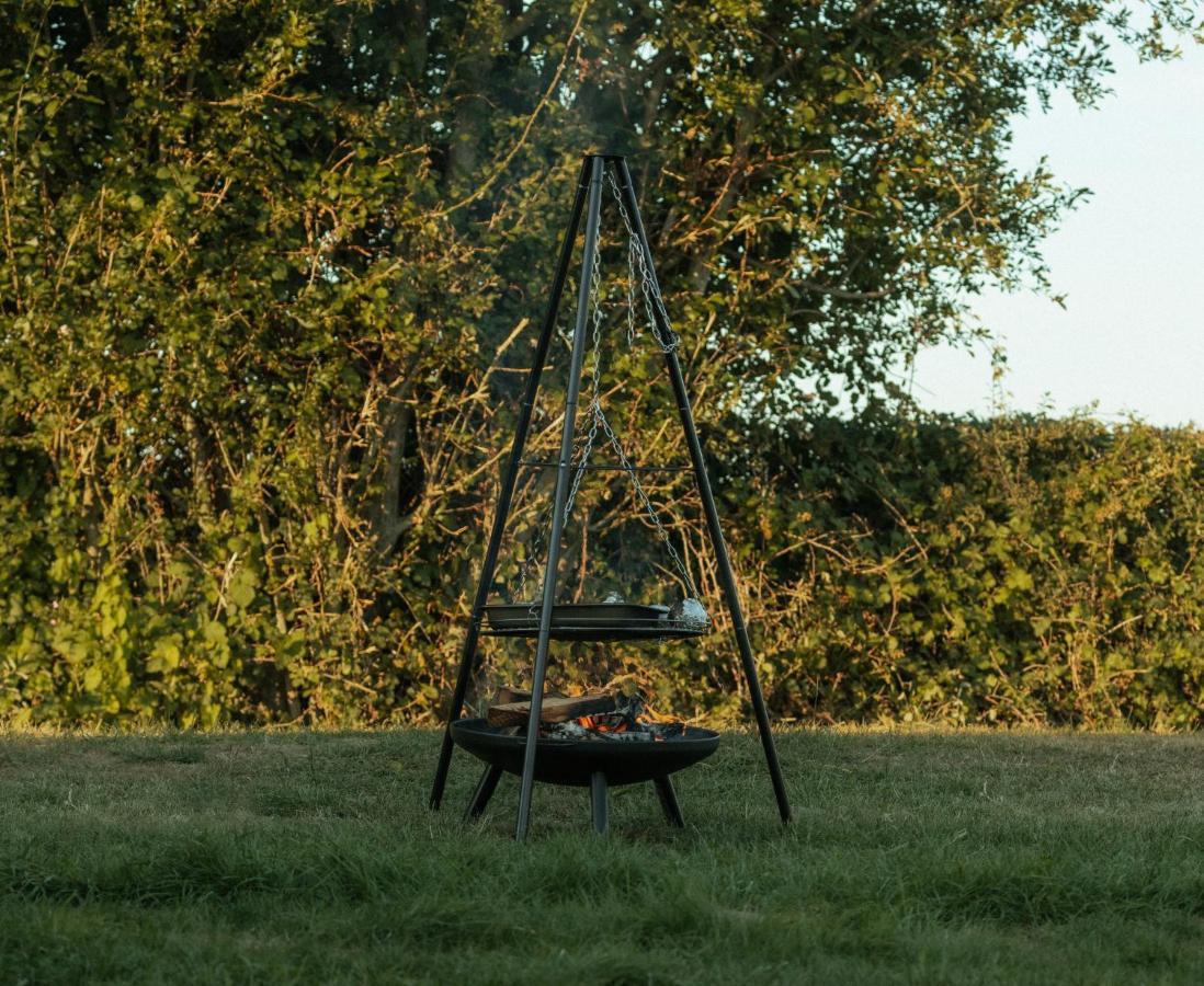 Glamping In Wiltshire In Our Luxury Shepherds Hut ชิปเพแนม ภายนอก รูปภาพ