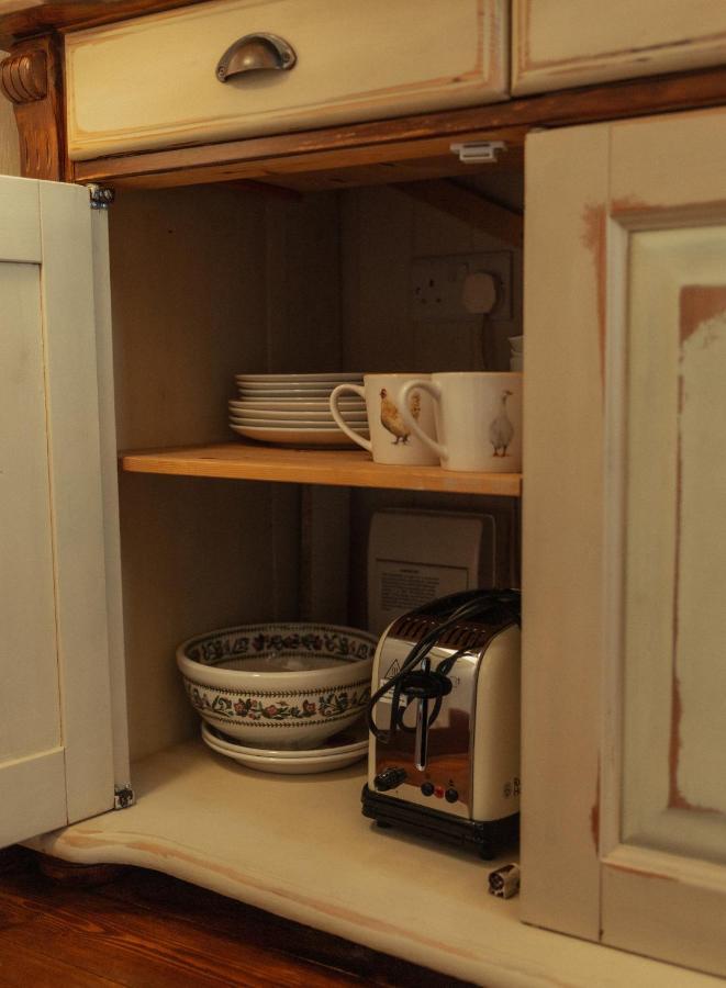 Glamping In Wiltshire In Our Luxury Shepherds Hut ชิปเพแนม ภายนอก รูปภาพ