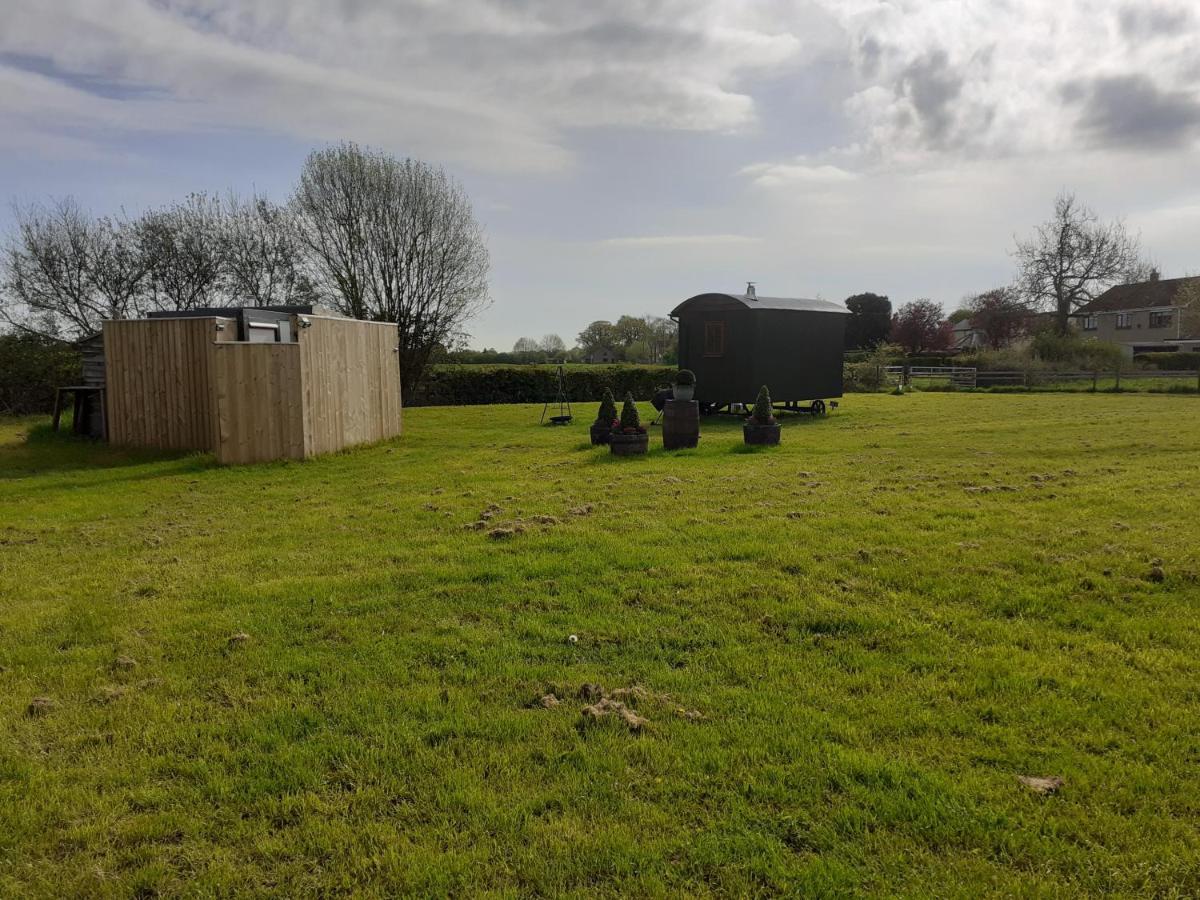 Glamping In Wiltshire In Our Luxury Shepherds Hut ชิปเพแนม ภายนอก รูปภาพ