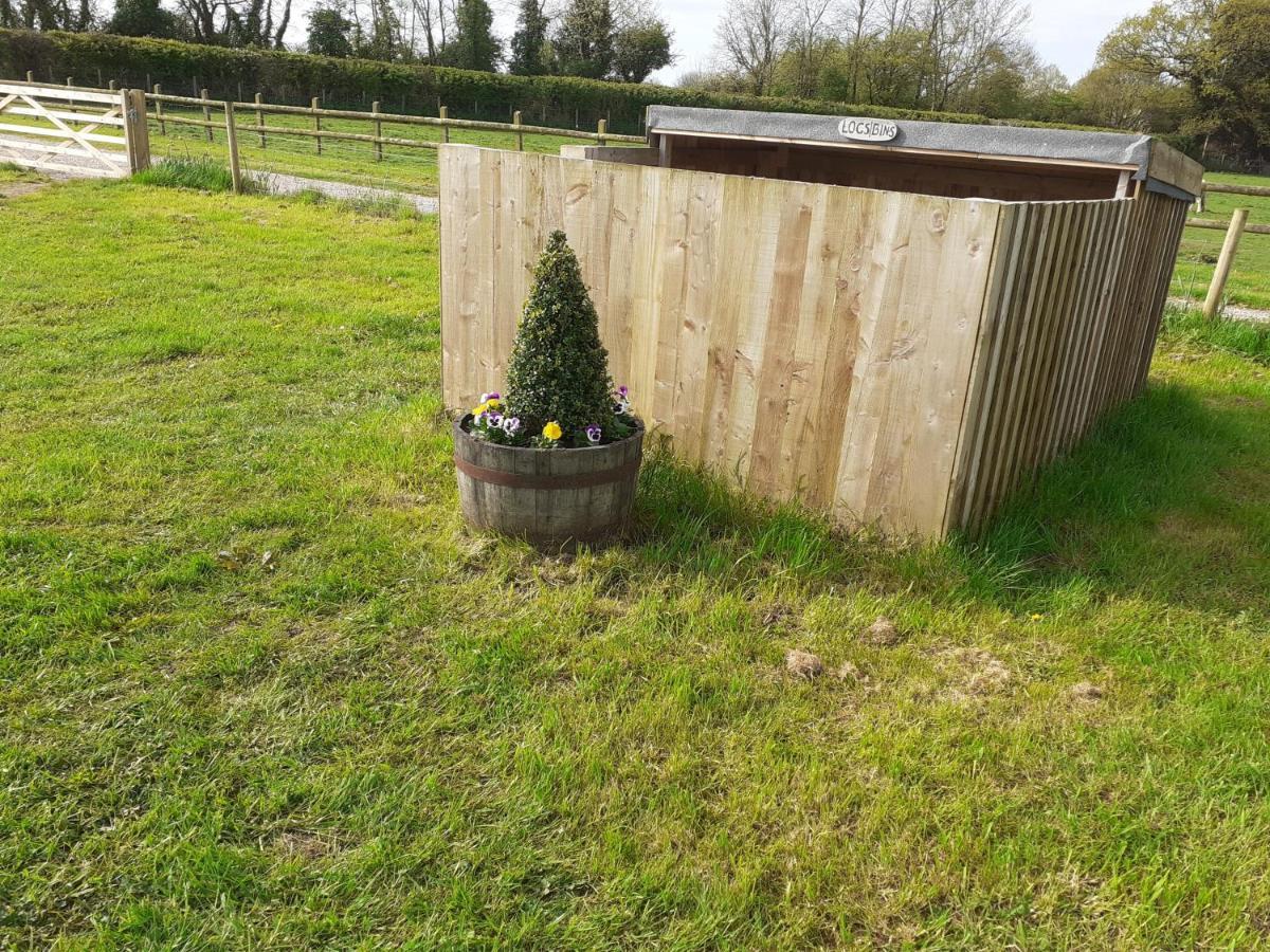 Glamping In Wiltshire In Our Luxury Shepherds Hut ชิปเพแนม ภายนอก รูปภาพ
