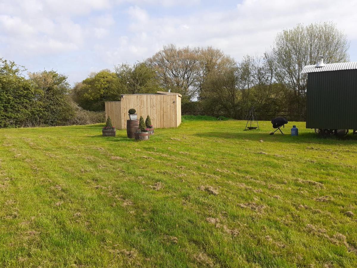 Glamping In Wiltshire In Our Luxury Shepherds Hut ชิปเพแนม ภายนอก รูปภาพ