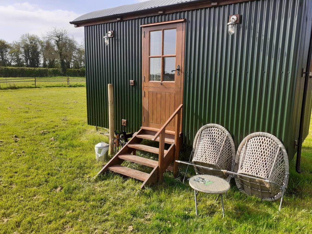 Glamping In Wiltshire In Our Luxury Shepherds Hut ชิปเพแนม ภายนอก รูปภาพ
